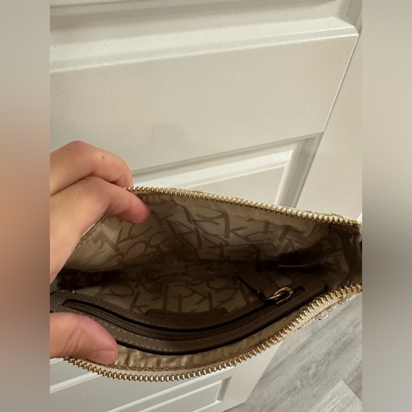 Calvin Klein Crossbody Bag - Picture 4 of 6